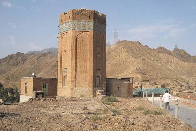 برج-دوزال-و-آرامگاه-امامزاده-شعیب-–-روستای-دوزال-شهرستان-جلفا