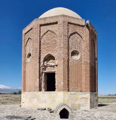 برج-شاطر-گنبدی-–-روستای-صومعه-–-اردبیل