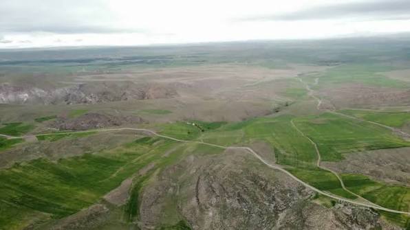 تپه-گورقلعه-آناقیز-–-روستای-آناقیز-–-سراب