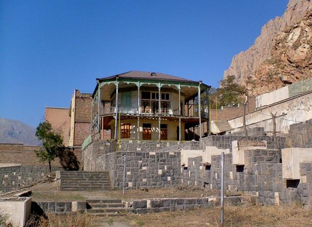 عمارت-کلاه_فرنگی-ماکو-–-ماکو