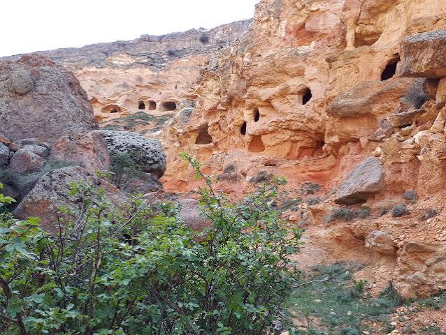 غارهای-تاریخی-بینه_-لر-–-روستای-بینه_-لر-–-مشگین_-شهر