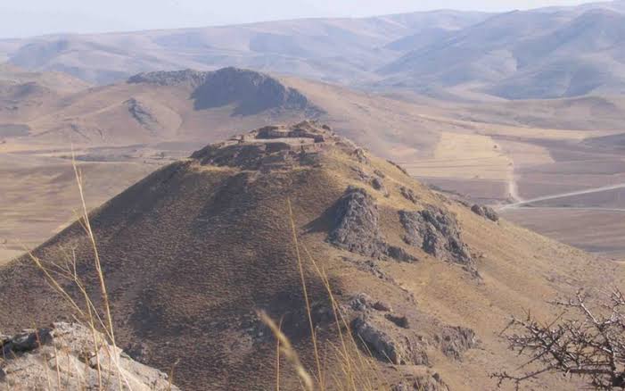 قلعه-زئیوه-–-روستای-چای-زئیوه-–-انگوت