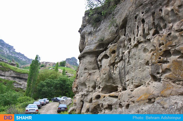 قلعه-سنگ-–-روستای-زاویه-سنگ-–-انگوت