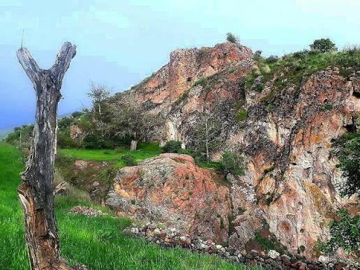 قلعه-سنگی-داش_قلعه-–-روستای-قره_بلاق-علیا-–-میانه