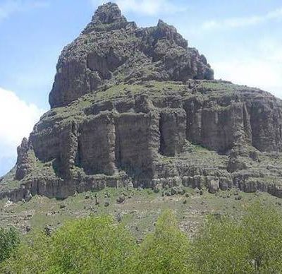قلعه-ضحاک-–-روستای-بارازلو-–-عجب-شیر