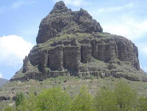 قلعه-ضحاک-–-روستای-بارازلو-–-عجب-شیر