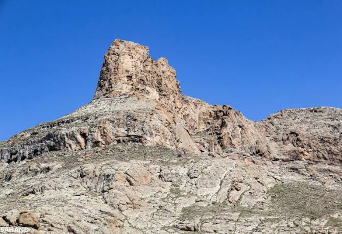 قلعه-هلاکوخان-–-روستای-حسین-آباد-–-میاندوآب