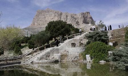 مجموعه-گردشگری-کوه-صفه-–-اصفهان