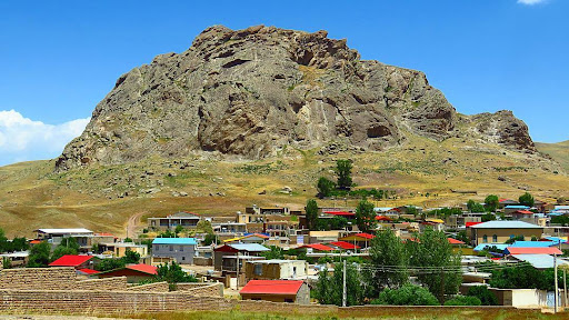 محوطه-تاریخی-و-قلعه-بوینی_یوغون-–-روستای-کورعباسلو-–-نیر
