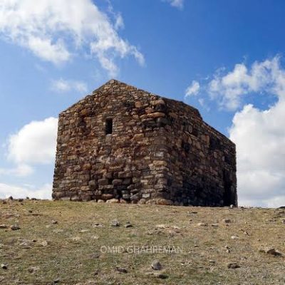 مقبره-ساندوخت-–-روستای-قره_-کلیسا-–-چالدران