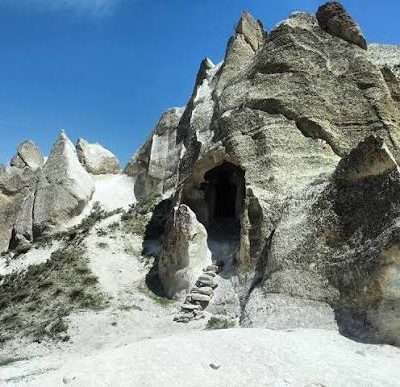 کلیسای-صخره_ای-سعدل-–-روستای-سعدل-–-چالدران