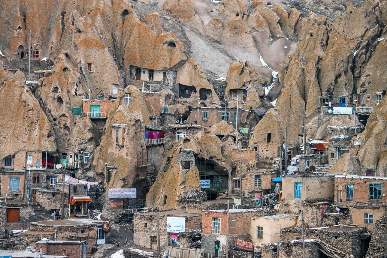 ۱.-روستای-تاریخی-و-صخره‌ای-کندوان-—-اسکو-1