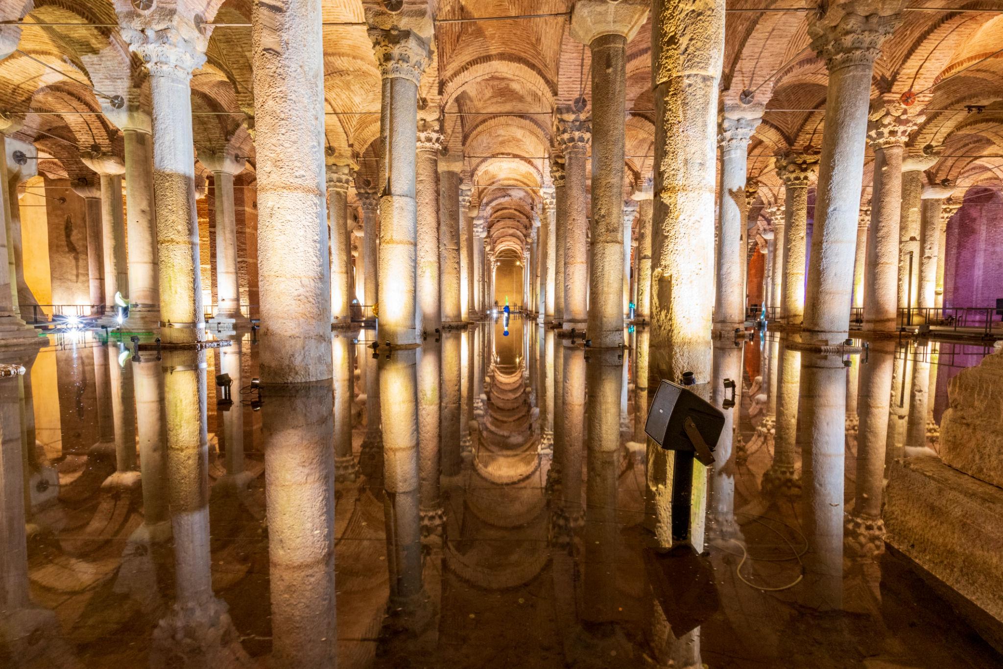 آب‌انبار-باسیلیکا-—-Yerebatan-Sarnici-—-Basilica-Cistern-3