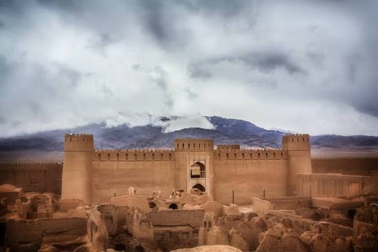 ارگ-تاریخی-راین-–-شهر-راین-–-کرمان