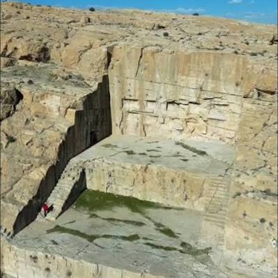 ایوان-سنگی-قدمگاه-–-ارسنجان