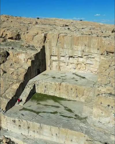 ایوان-سنگی-قدمگاه-–-ارسنجان