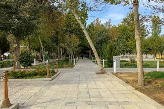 بوستان-آیینه‌خانه-–-اصفهان