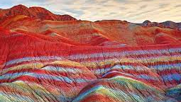 تپه‌های-رنگی-و-کوه‌های-رنگی-نجم‌آباد-–-روستای-نجم‌آباد-–-شهرستان-نظرآباد