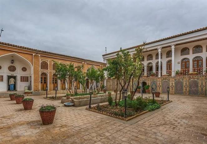 خانه-تاریخی-مجیر-–-خمینی-شهر