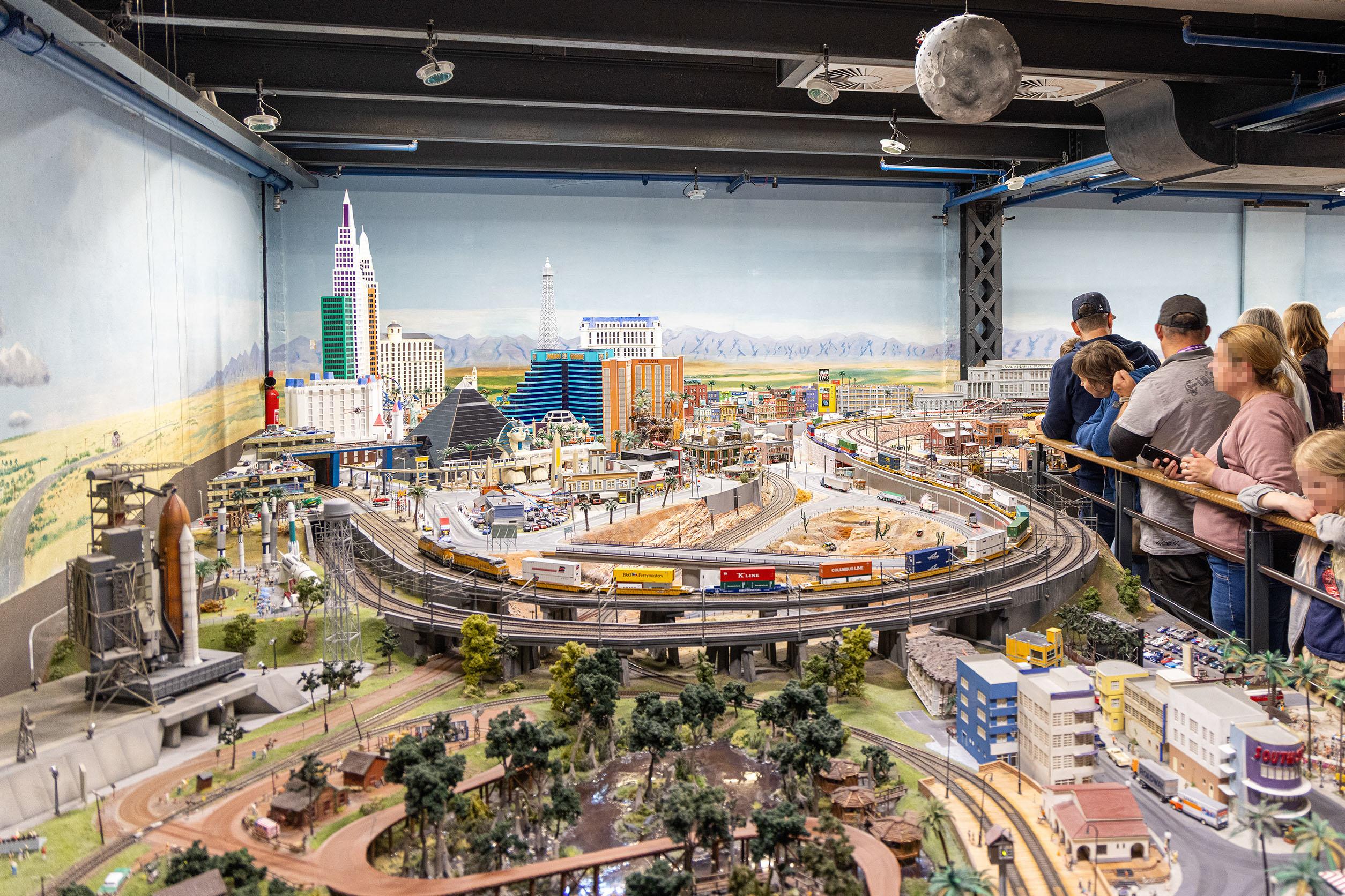 دنیای-مینیاتوری-هامبورگ-–-Miniatur-Wunderland-–-Miniatur-Wunderland