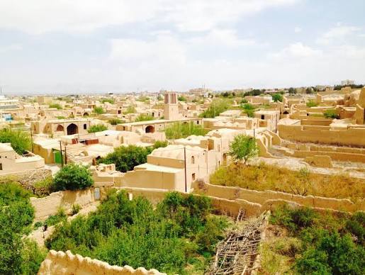 راهنمای-جامع-گردشگری-میبد؛-سفر-یک‌روزه-به-شهر-تاریخی-سفال-و-زیلو