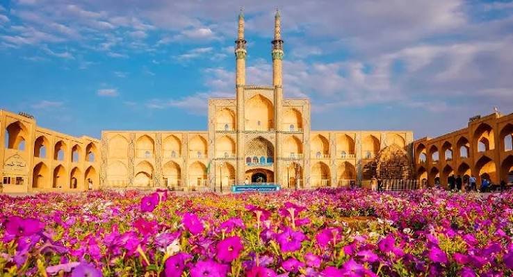 راهنمای-جامع-گردشگری-یزد؛-سفر-به-شهر-بادگیرها،-قنات‌ها-و-معماری-خشتی