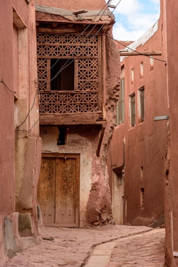 روستای-ابیانه-نطنز-کجاست؟-معرفی-جاهای-دیدنی،-معماری-سرخ،-آثار-تاریخی-و-راهنمای-سفر-1
