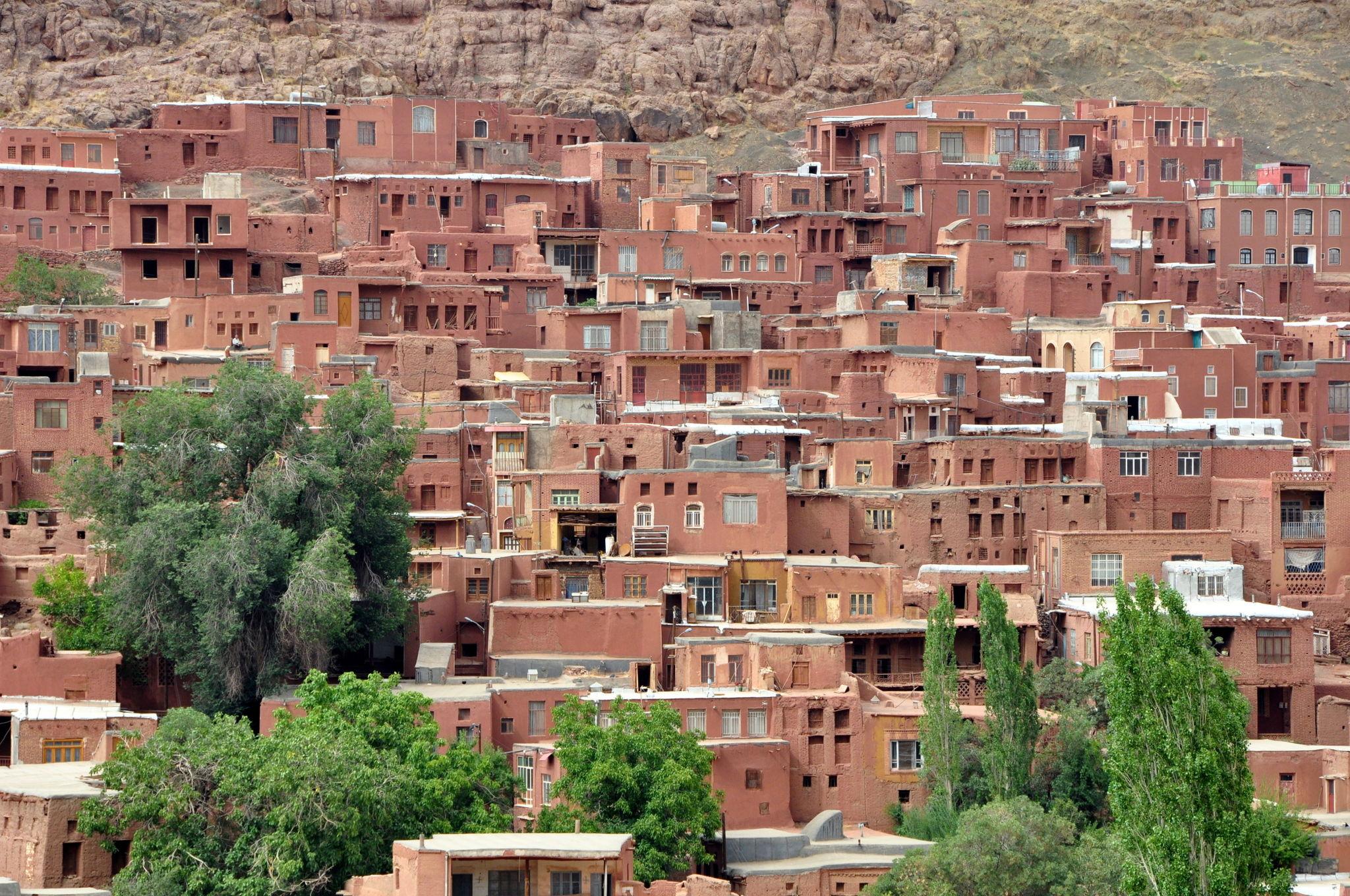 روستای-ابیانه-نطنز-کجاست؟-معرفی-جاهای-دیدنی،-معماری-سرخ،-آثار-تاریخی-و-راهنمای-سفر