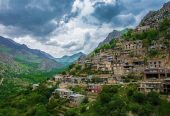 روستای-اورامان-تخت-کردستان-کجاست؟-جاهای-دیدنی،-معماری-پلکانی،-آرامگاه-پیر-شالیار-و-راهنمای-سفر