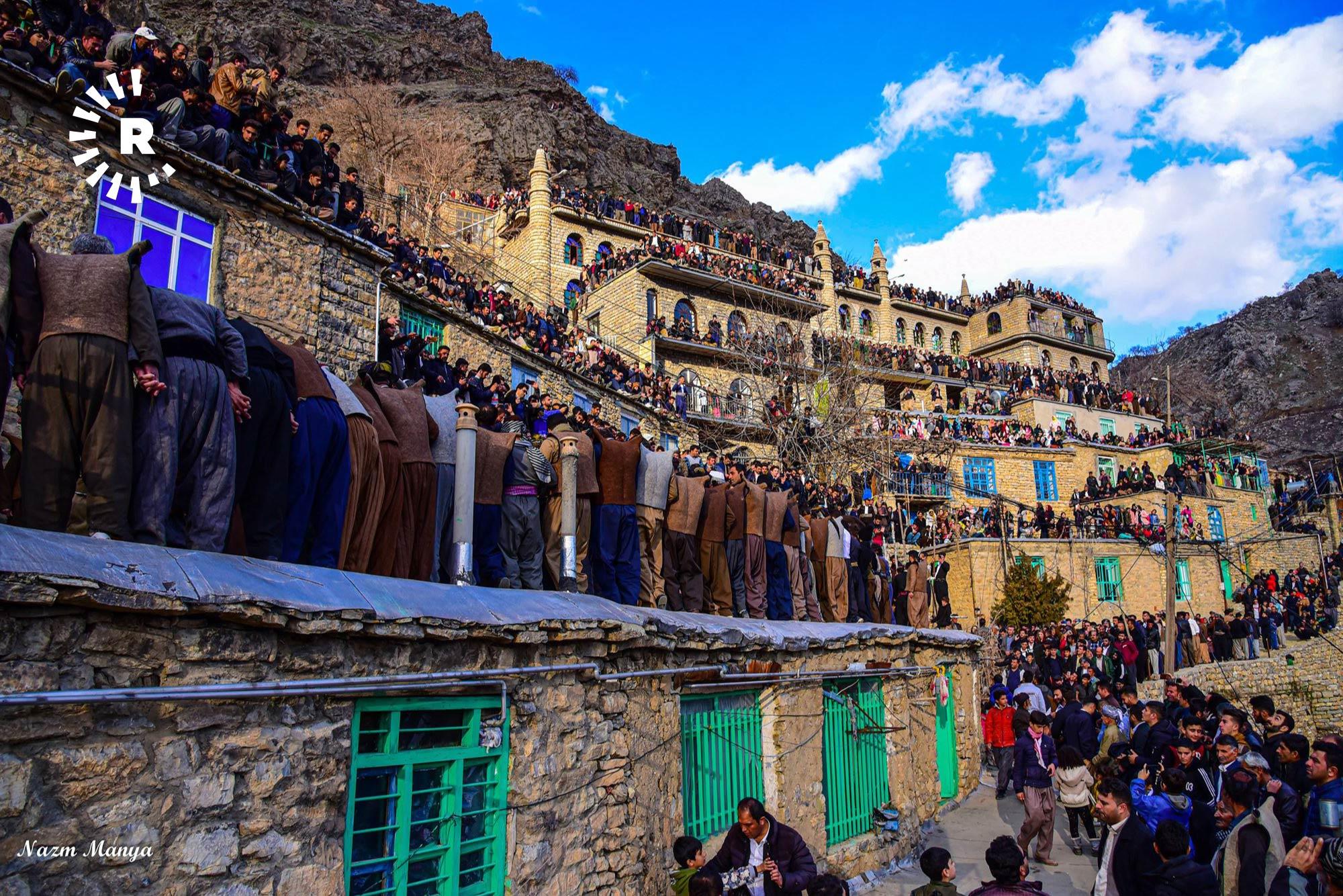 روستای-اورامان-تخت-کردستان-کجاست؟-جاهای-دیدنی،-معماری-پلکانی،-آرامگاه-پیر-شالیار-و-راهنمای-سفر-2