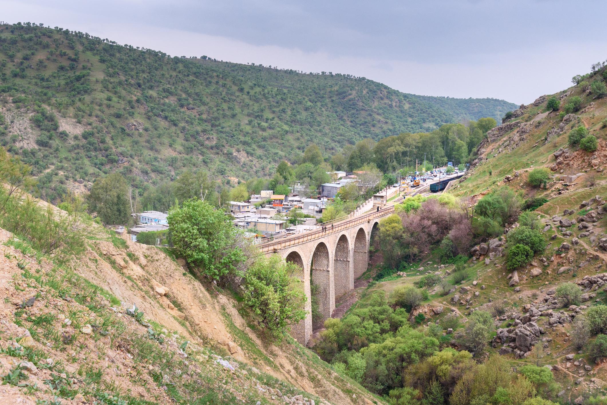 روستای-بیشه-لرستان-کجاست؟-معرفی-آبشار-بیشه،-ایستگاه-راه-آهن-و-جاهای-دیدنی-2