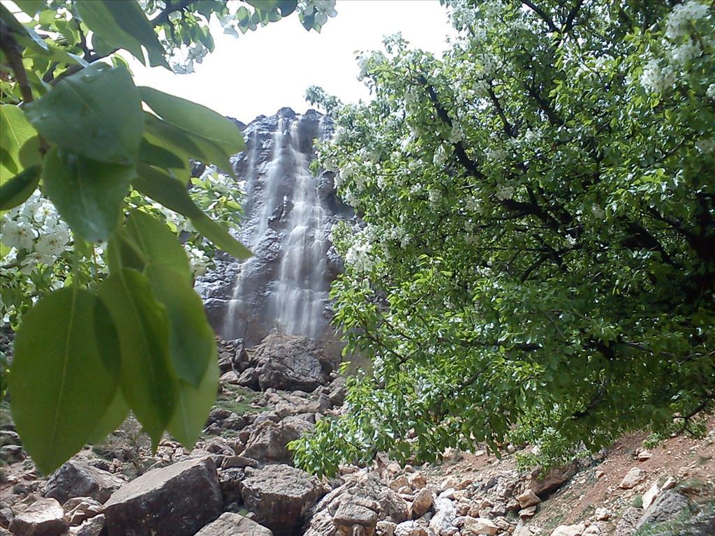 روستای-ده-چشمه-فارسان-کجاست؟-معرفی-جاهای-دیدنی-پیرغار،-چشمه-ها،-کتیبه-های-تاریخی-و-راهنمای-سفر
