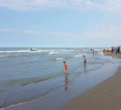 ساحل-دریای-خزر-در-عباس‌آباد-–-عباس‌آباد