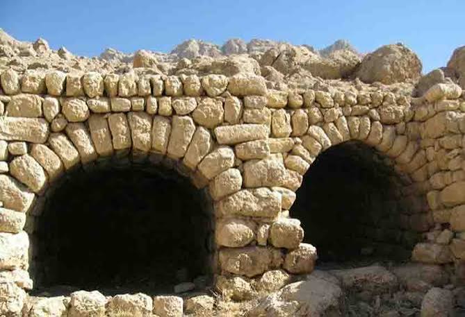طاق‌های-سنگی-جونقان-–-جونقان-–-فارسان