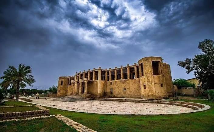 عمارت-ملک-–-بوشهر