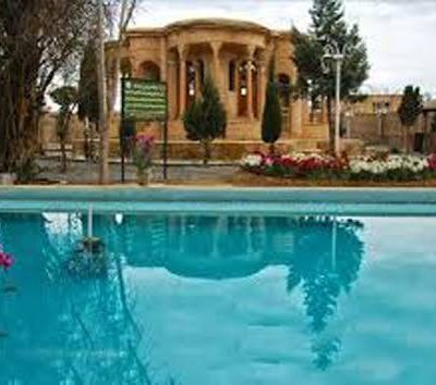 عمارت-کلاه‌فرنگی-آباده-–-آباده