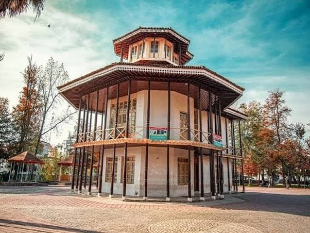 عمارت-کلاه‌فرنگی-–-رشت