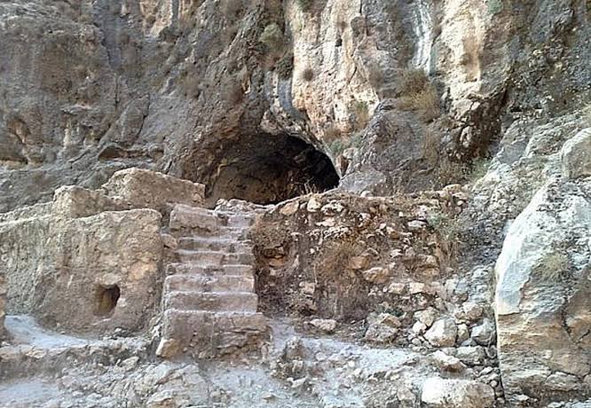 غار-تاریخی-کمیشان-–-روستای-کمیشان-–-نکا