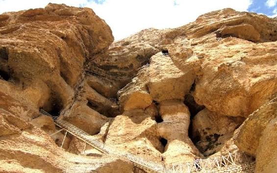 غار-و-مجموعه-تاریخی-کرفتو-–-دیواندره