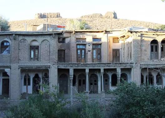 قلعه-تاریخی-هژبرپور-–-روستای-تخماقلو-–-بوئین-و-میاندشت