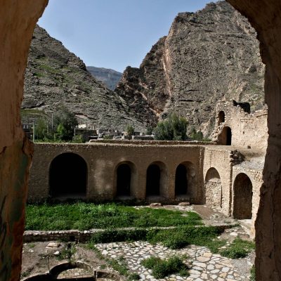 قلعه-پوراشرف-قلعه-شیخ‌-مکان-–-روستای-شیخ‌-مکان-–-دره‌-شهر