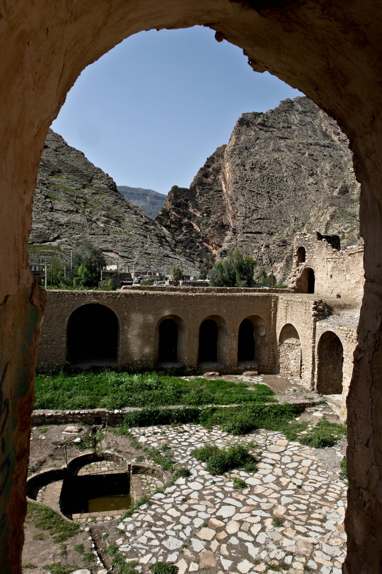 قلعه-پوراشرف-قلعه-شیخ‌-مکان-–-روستای-شیخ‌-مکان-–-دره‌-شهر
