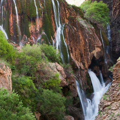 مجموعه-گردشگری-پیرغار-و-کتیبه‌های-مشروطیت-–-روستای-ده-چشمه-–-فارسان
