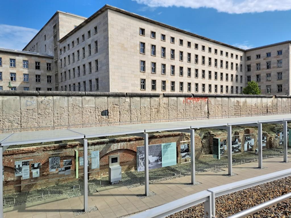 مرکز-اسناد-توپوگرافی-ترور-—-Topographie-des-Terrors-—-Topography-of-Terror-1