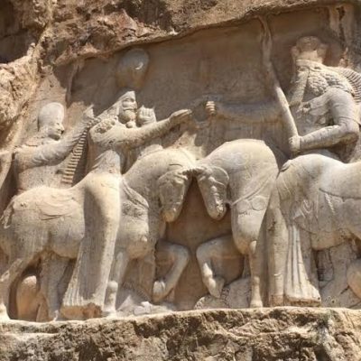 نقش‌برجسته-تاج‌گذاری-اردشیر-بابکان-–-تنگاب،-فیروزآباد