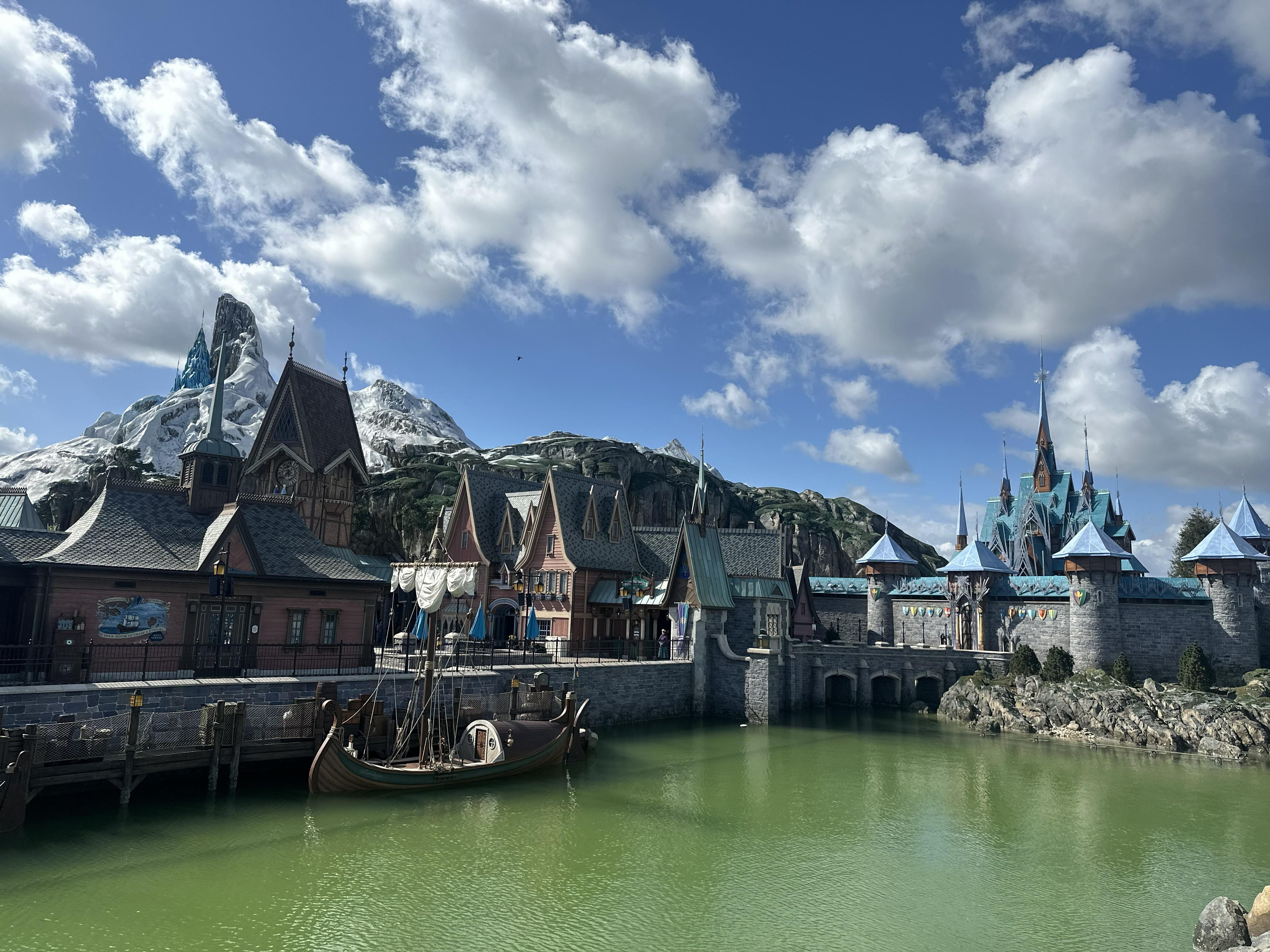 پارک-والت-دیزنی-استودیوز-–-Disney-Adventure-World-–-Disney-Adventure-World-–-شِسی،-Seine-et-Marne-–-Ile-de-France-2