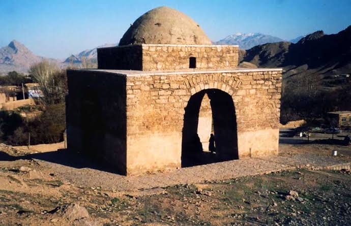 چهارتاقی-نیاسر-آتشکده-ساسانی-–-کاشان