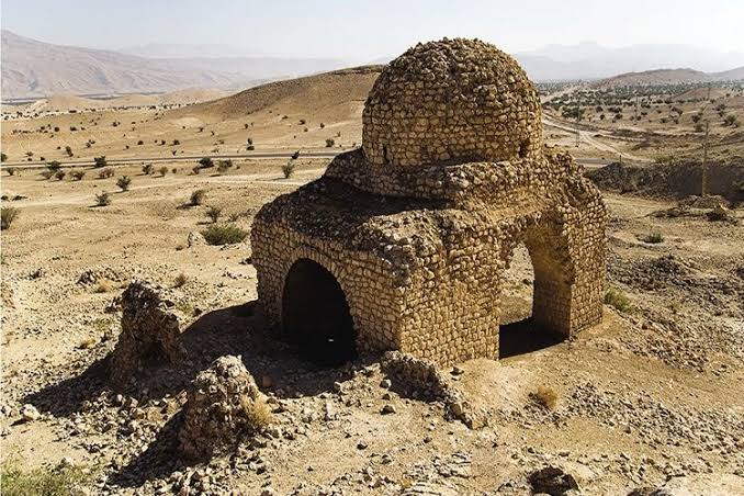 چهارطاقی-تل-جنگی-–-شهرستان-فراشبند