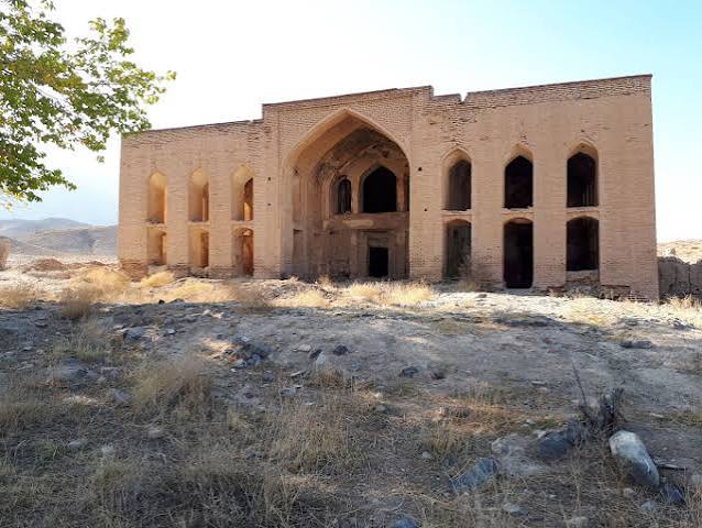 کاخ-و-باغ-عباس‌آباد-–-هنجن-–-نطنز