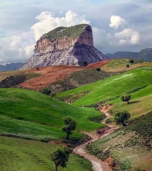 کوه-و-منطقه-گردشگری-قلاقیران-–-ایلام
